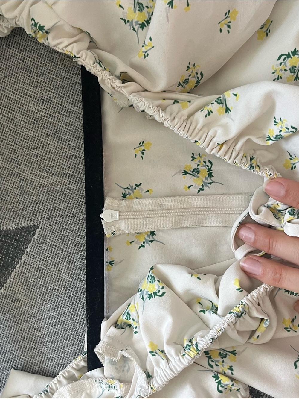 House of CB Look Alike White Floral Puff-Sleeve Midi Dress with Front Slit - Picture 5 of 5